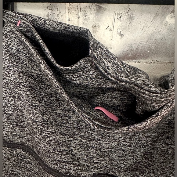 Victorias Secret VSX Sport gray Cropped Leggings - Picture 3 of 4